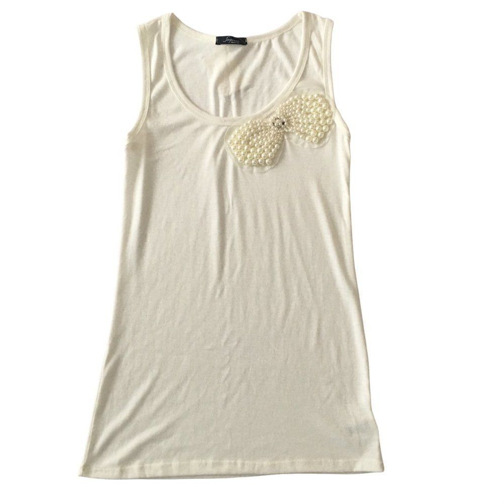 Soprano short sleeve creme tee shirt with pearl and rhinestone bow on left side